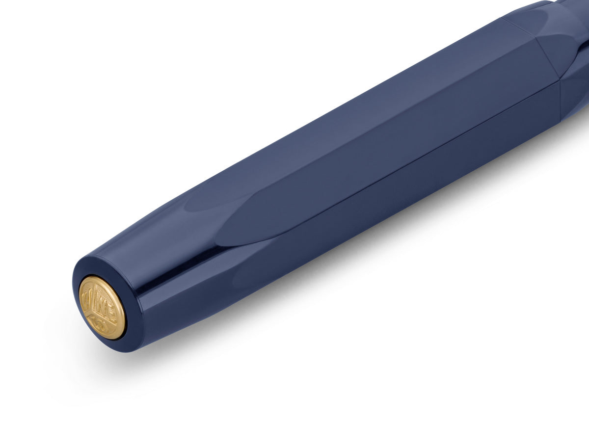 Kaweco CLASSIC SPORT Gel Roller Navy
The rollerball in the color navy captivates with a deep, saturated blue. The color name was coined by the dark blue uniforms of the British Royal Navy officers of the 17th century. It makes us dream of the vastness of the sea and promotes our inspiration.