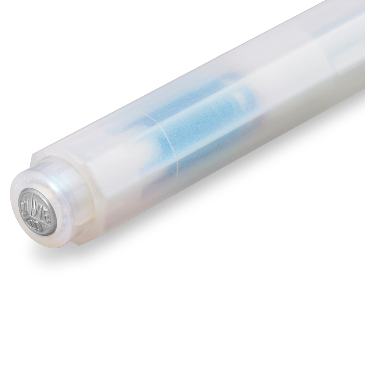 Mysterious as the moon
Houston, we have a new series: the new LUNAR SPORT takes its first steps into the Kaweco standard range. Now the series sparkles again in two more magical nuances: While our Shadow Blue is reminiscent of mysterious galaxy nebulae in the space depths, the Light Blue shines with its more subtle and gentle properties, like forget-me-nots in full bloom.
Both are imbued with an intriguing, iridescent color change that makes the blue and purple hues dance on the surface of the pencil, dep