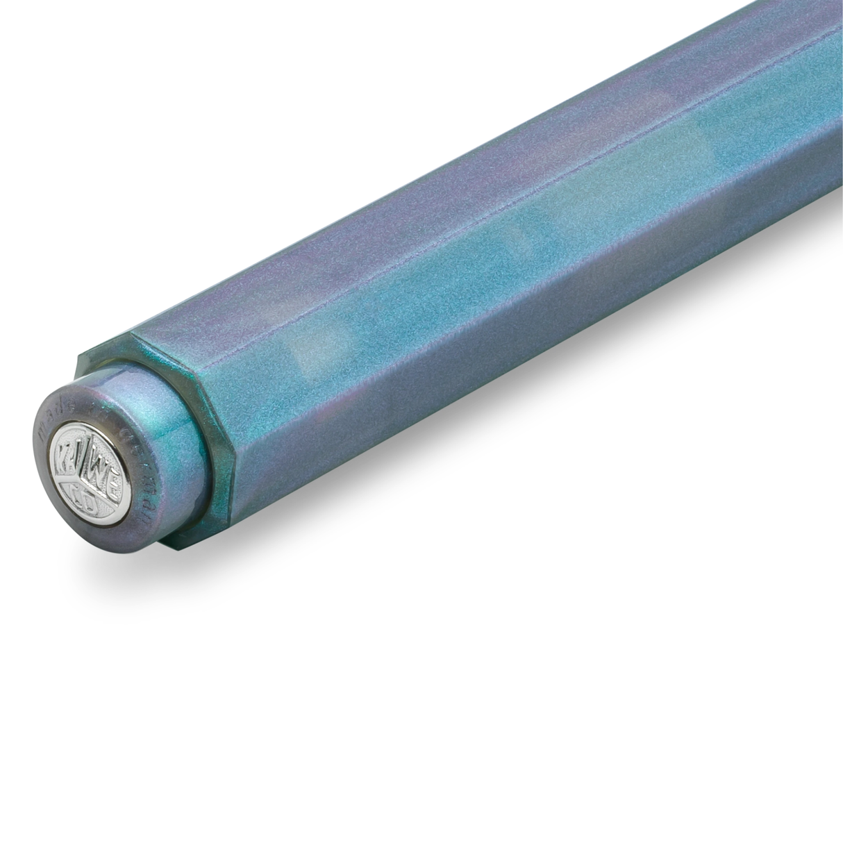 Mysterious as the moon
Houston, we have a new series: the new LUNAR SPORT takes its first steps into the Kaweco standard range. Now the series sparkles again in two more magical nuances: While our Shadow Blue is reminiscent of mysterious galaxy nebulae in the space depths, the Light Blue shines with its more subtle and gentle properties, like forget-me-nots in full bloom.
Both are imbued with an intriguing, iridescent color change that makes the blue and purple hues dance on the surface of the pencil, dep