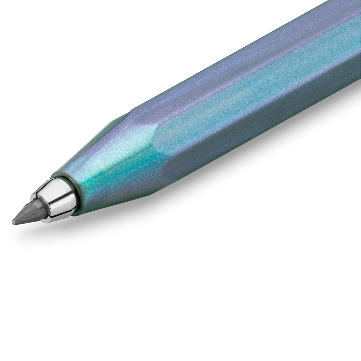 Mysterious as the moon
Houston, we have a new series: the new LUNAR SPORT takes its first steps into the Kaweco standard range. Now the series sparkles again in two more magical nuances: While our Shadow Blue is reminiscent of mysterious galaxy nebulae in the space depths, the Light Blue shines with its more subtle and gentle properties, like forget-me-nots in full bloom.
Both are imbued with an intriguing, iridescent color change that makes the blue and purple hues dance on the surface of the pencil, dep