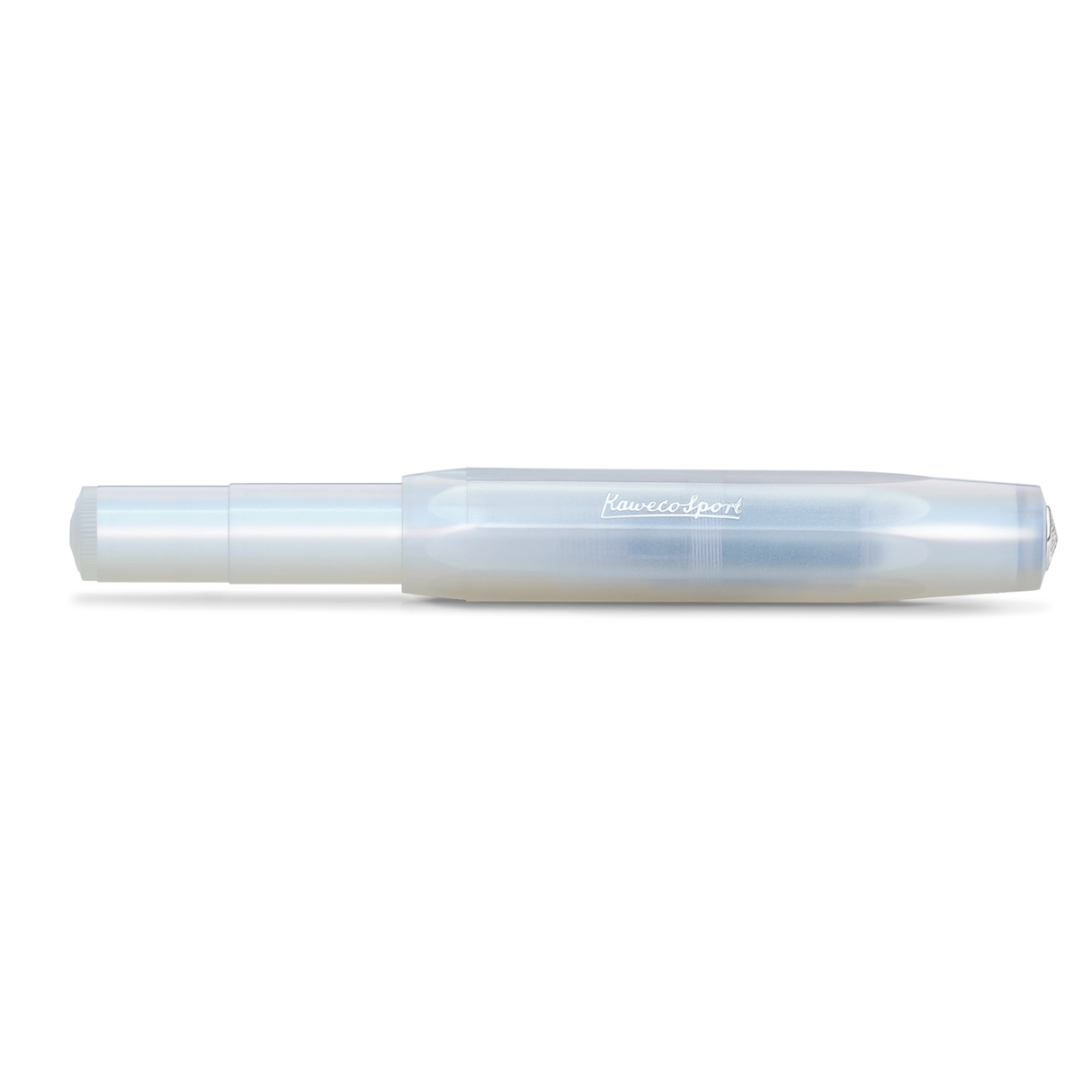 Kaweco LUNAR SPORT Fountain Pen - Light Blue
Mysterious as the moon
Houston, we have a new series: the new LUNAR SPORT takes its first steps into the Kaweco standard range. Now the series sparkles again in two more magical nuances: While our Shadow Blue is reminiscent of mysterious galaxy nebulae in the space depths, the Light Blue shines with its more subtle and gentle properties, like forget-me-nots in full bloom.
Both are imbued with an intriguing, iridescent color change that makes the blue and purple