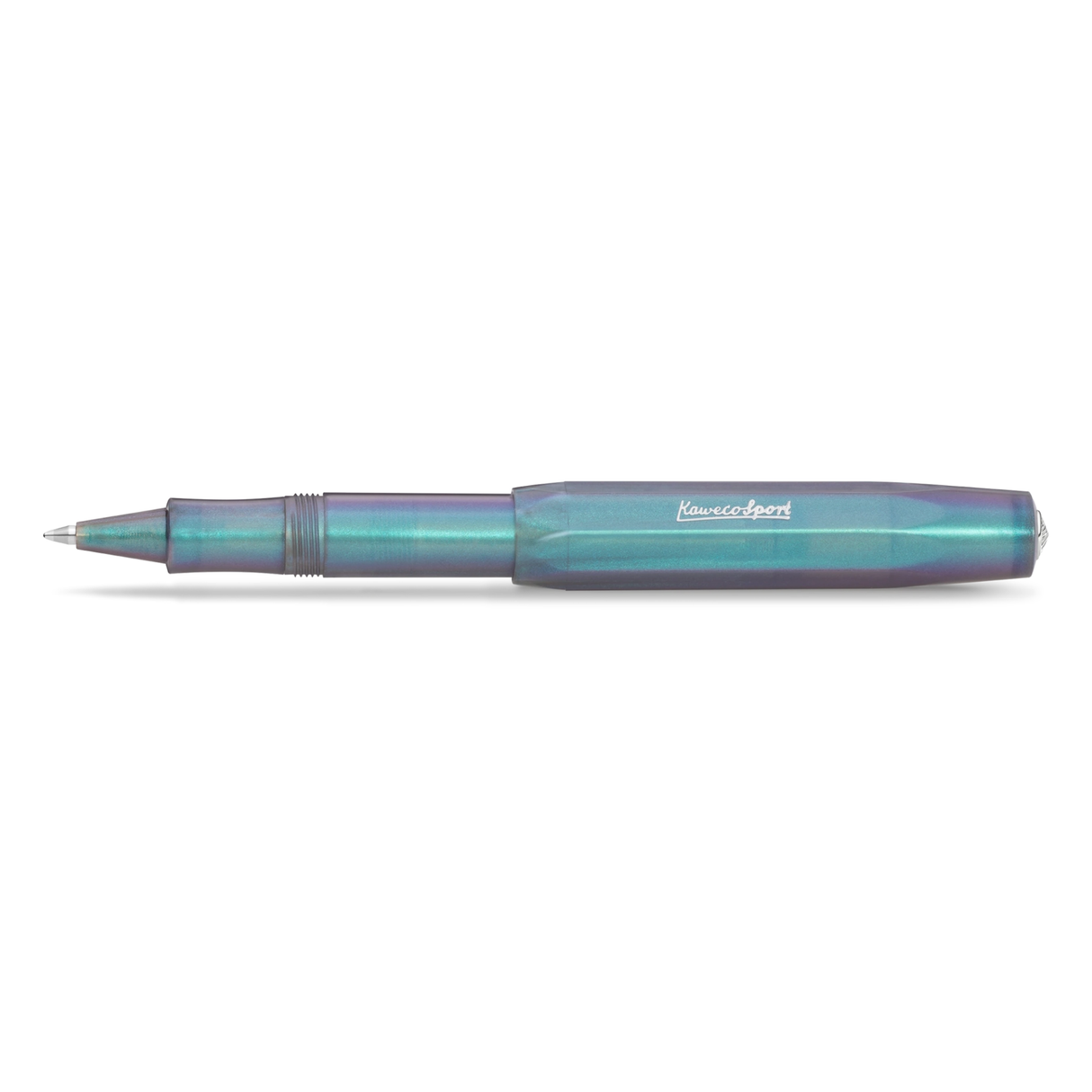 Mysterious as the moon
Houston, we have a new series: the new LUNAR SPORT takes its first steps into the Kaweco standard range. Now the series sparkles again in two more magical nuances: While our Shadow Blue is reminiscent of mysterious galaxy nebulae in the space depths, the Light Blue shines with its more subtle and gentle properties, like forget-me-nots in full bloom.
Both are imbued with an intriguing, iridescent color change that makes the blue and purple hues dance on the surface of the pencil, dep
