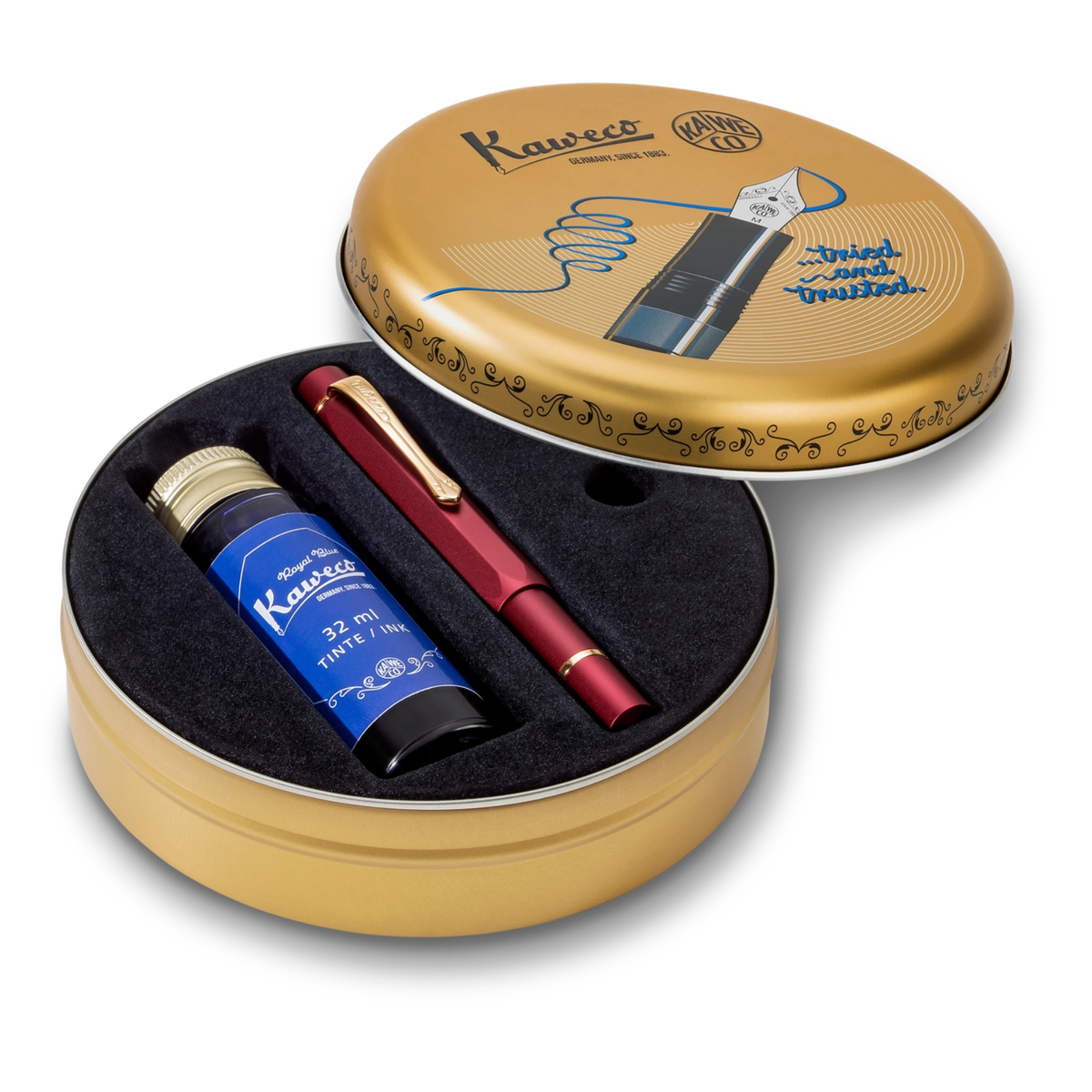 The Piston Sport AL series is getting even more colourful: Just in time for the holidays, our metallic piston fountain pen appears in a new, luxurious look. The red anodized surface of the robust aluminum housing is extremely durable and gives the pen a high-quality feel. It harmonises perfectly with the golden elements and gives the writing instrument a particularly elegant character.