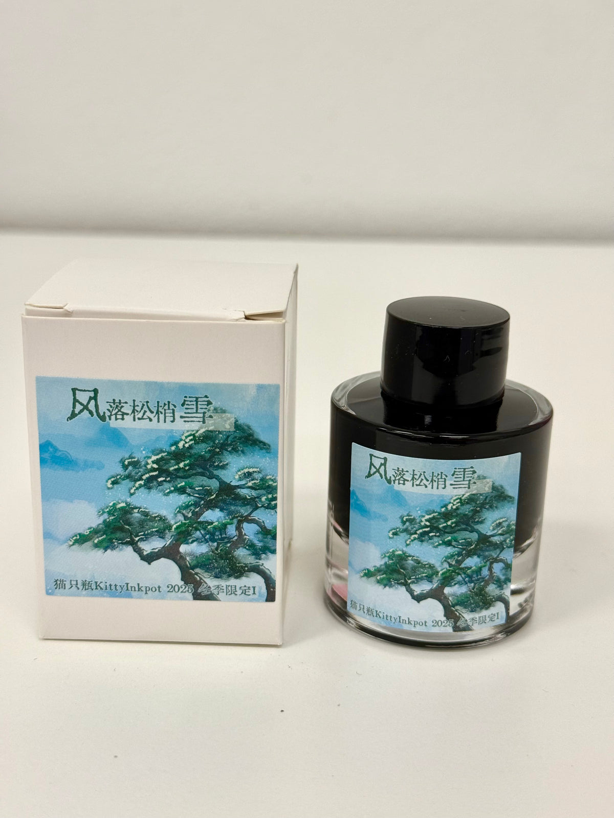 Kitty Inkpot Snow Falls From the Pine Tips in the Wind Ink 风落松梢雪 (2025 Winter Limited Edition) Ink Bottle