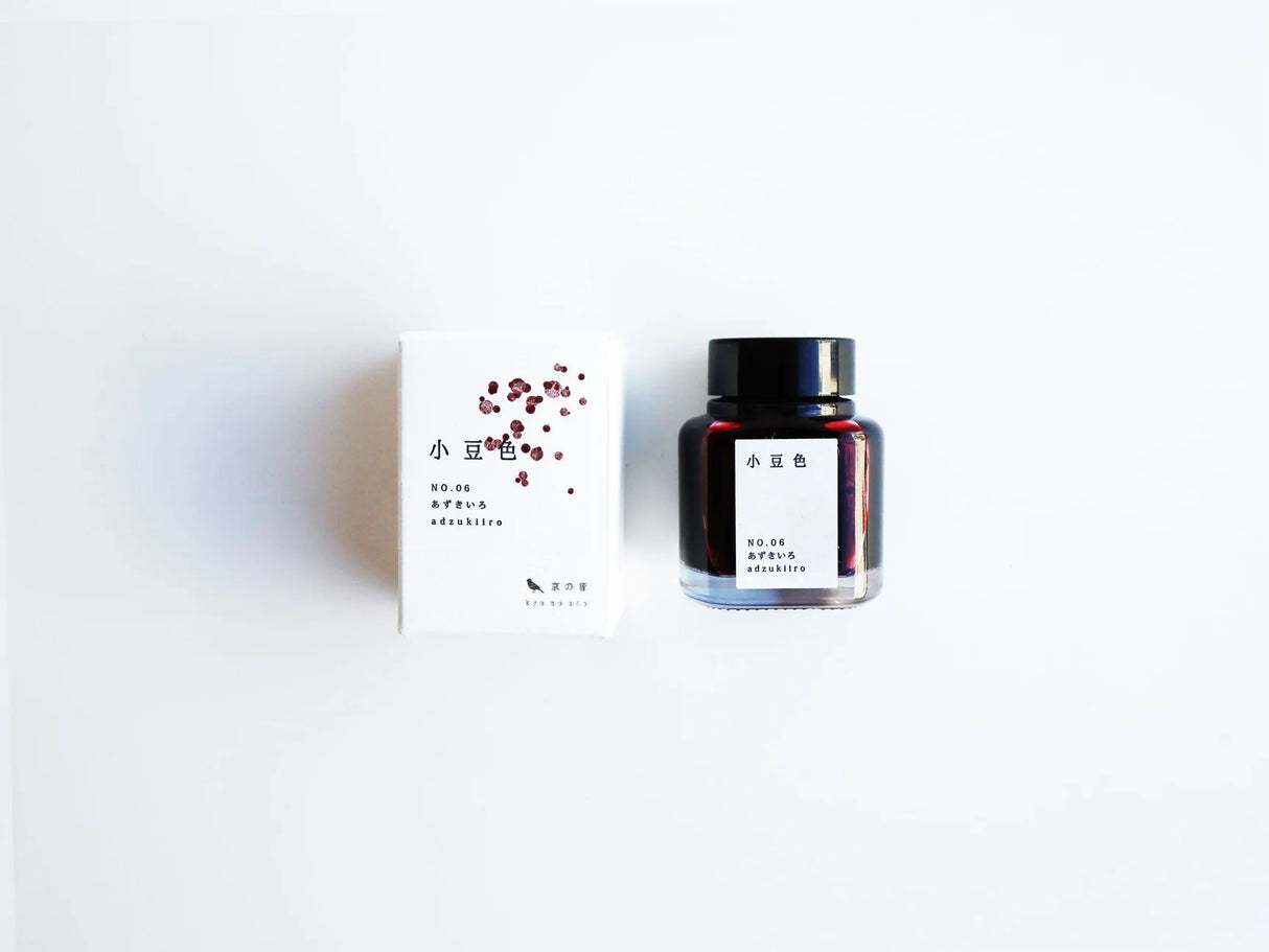 Azuki-iro refers to the purple-tinged reddish brown color of azuki beans. Red has long been used as a color of prayer, and red rice made with azuki beans is an indispensable item for celebrations and events.
Dye ink product number: KO-0106
Capacity: 40ml
Uses: fountain pens, pens, brushes
