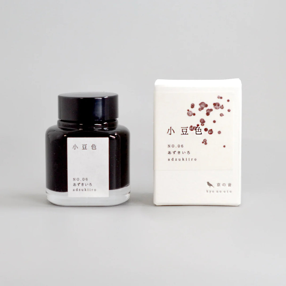 Azuki-iro refers to the purple-tinged reddish brown color of azuki beans. Red has long been used as a color of prayer, and red rice made with azuki beans is an indispensable item for celebrations and events.
Dye ink product number: KO-0106
Capacity: 40ml
Uses: fountain pens, pens, brushes