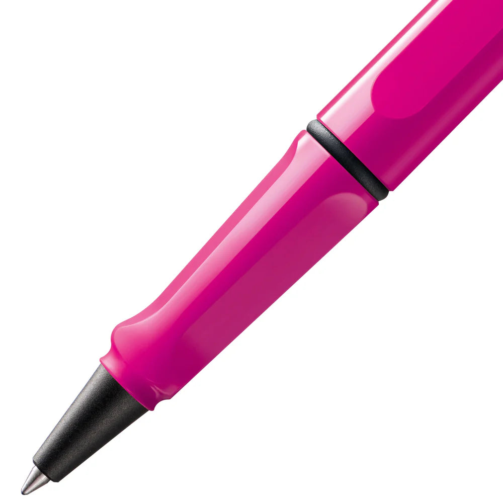 Fountain pen, icon, global success: the LAMY safari has been a beloved classic since its introduction in the 1980s and enjoys a cult status untypical for a writing instrument. Countless colours and ever-changing special editions make hearts beat faster - whether for the pencil case or the carefully curated fountain pen collection.
The LAMY safari is more than the sum of its details: it is aesthetic, robust and individual. The distinctive, self-sprung clip keeps the writing instrument securely fastened in p