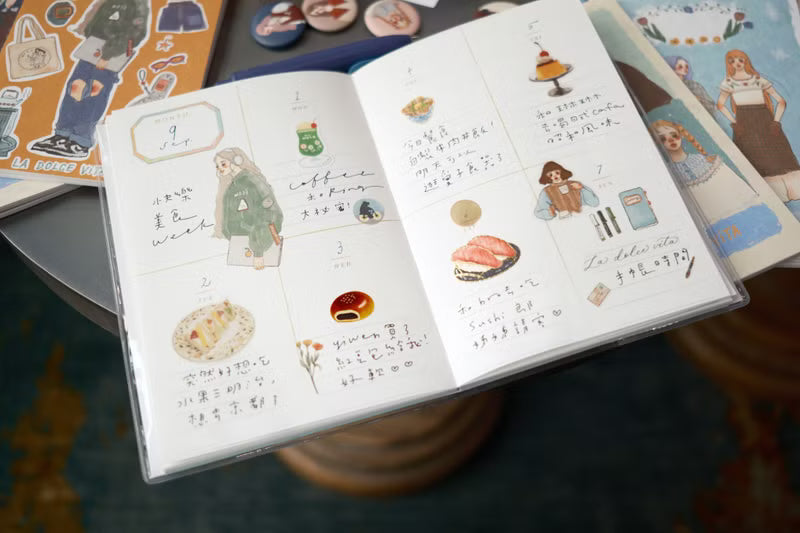 cooking, making fires, drinking tea;
Look at the stars in the dark night.
Let's embark on the journey of life together and
travel the way we love.
Let's not forget those shining and gentle days.
Carefully crafted,
Bringing you a brand new version and format!
The first part is the monthly plan, followed by the weekly plan for 54 weeks.
Highlights:
1. Fill in the date yourself
2. Months from January to December
3. Monthly Notes: 12 patterns in total
4. 54 weeks in total
5.Two styles that we think are the