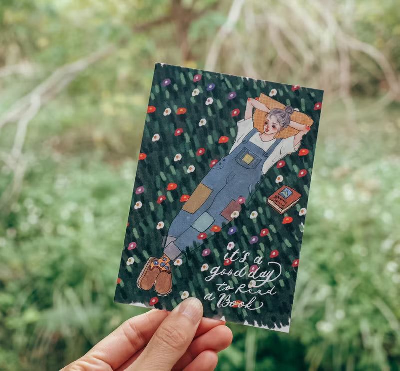 La Dolce Vita - It Is A Good Day To Read A Book Postcard
Because of sunny days, rainy days
, because of broad-mindedness, because of the long
road, because of the coarse tea and light rice, because of the winding
alleys, I don't actually want to go to the bookstore
for anything, I just want to live a life
with a bookstore/
Incudes 1 postcard
Size: 105x148 mm
Material: Ivory 250g
Made in Taiwan