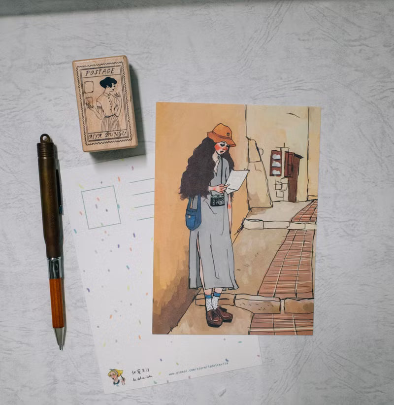 La Dolce Vita - Map Girl Postcard
I have always thought that the sense of direction is a wonderful thing
Incudes 1 postcard
Size: 105x148 mm
Material: Ivory 250g
Made in Taiwan