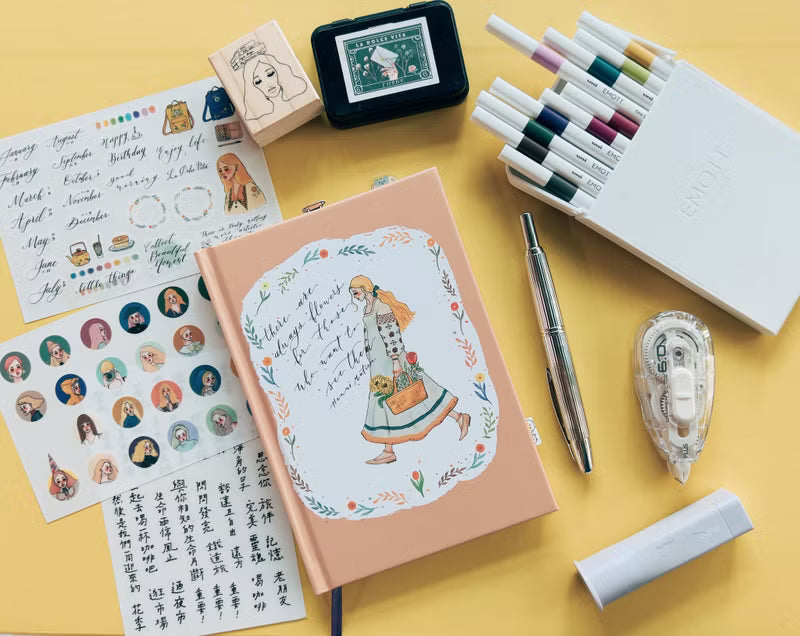 Carefully crafted,
Bringing you a brand new version and format!
The first part is the monthly plan, followed by the weekly plan for 54 weeks.
Highlights:
1. Fill in the date yourself
2. Months from January to December
3. Monthly Notes: 12 patterns in total
4. 54 weeks in total
5.Two styles that we think are the most useful
6. Weekly Notes: 18 patterns, cycled 3 times
7. There is a book cover!
Can be flattened 180 degrees!
A total of 160 pages perfectly bound
Inside page: Bird of Paradise 75g
Size: 168x182