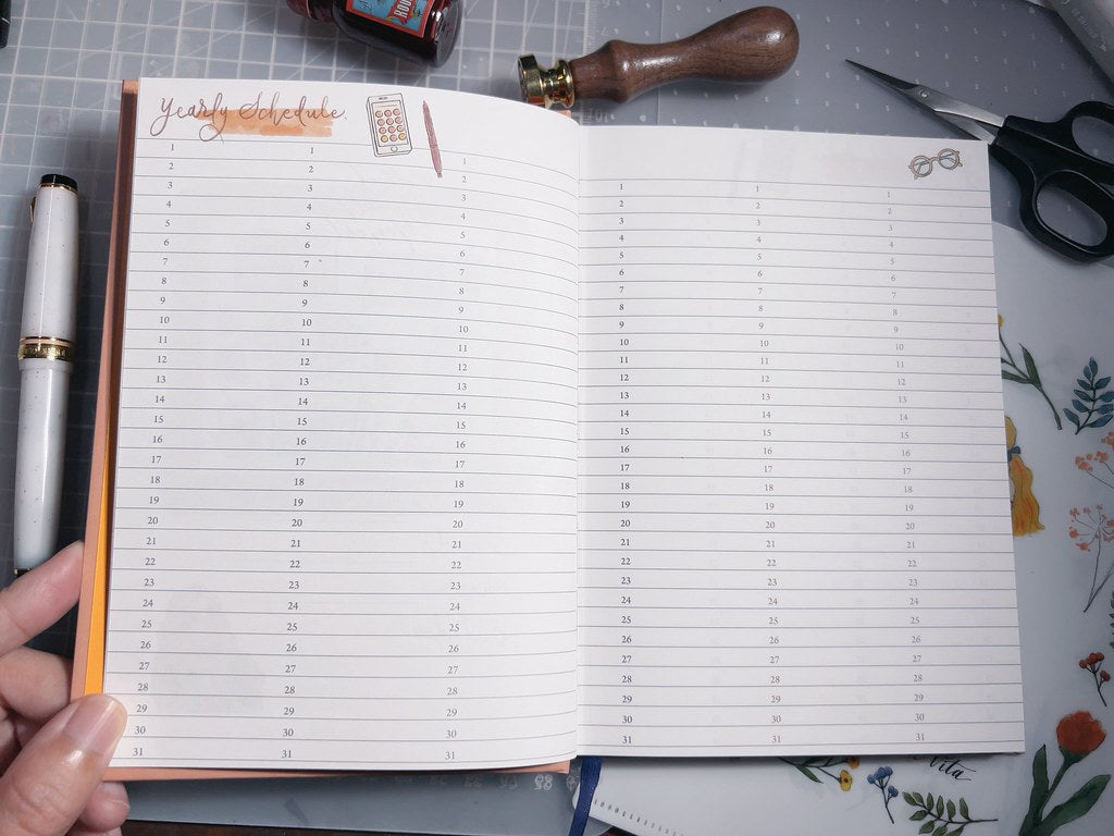 Carefully crafted,
Bringing you a brand new version and format!
The first part is the monthly plan, followed by the weekly plan for 54 weeks.
Highlights:
1. Fill in the date yourself
2. Months from January to December
3. Monthly Notes: 12 patterns in total
4. 54 weeks in total
5.Two styles that we think are the most useful
6. Weekly Notes: 18 patterns, cycled 3 times
7. There is a book cover!
Can be flattened 180 degrees!
A total of 160 pages perfectly bound
Inside page: Bird of Paradise 75g
Size: 168x182