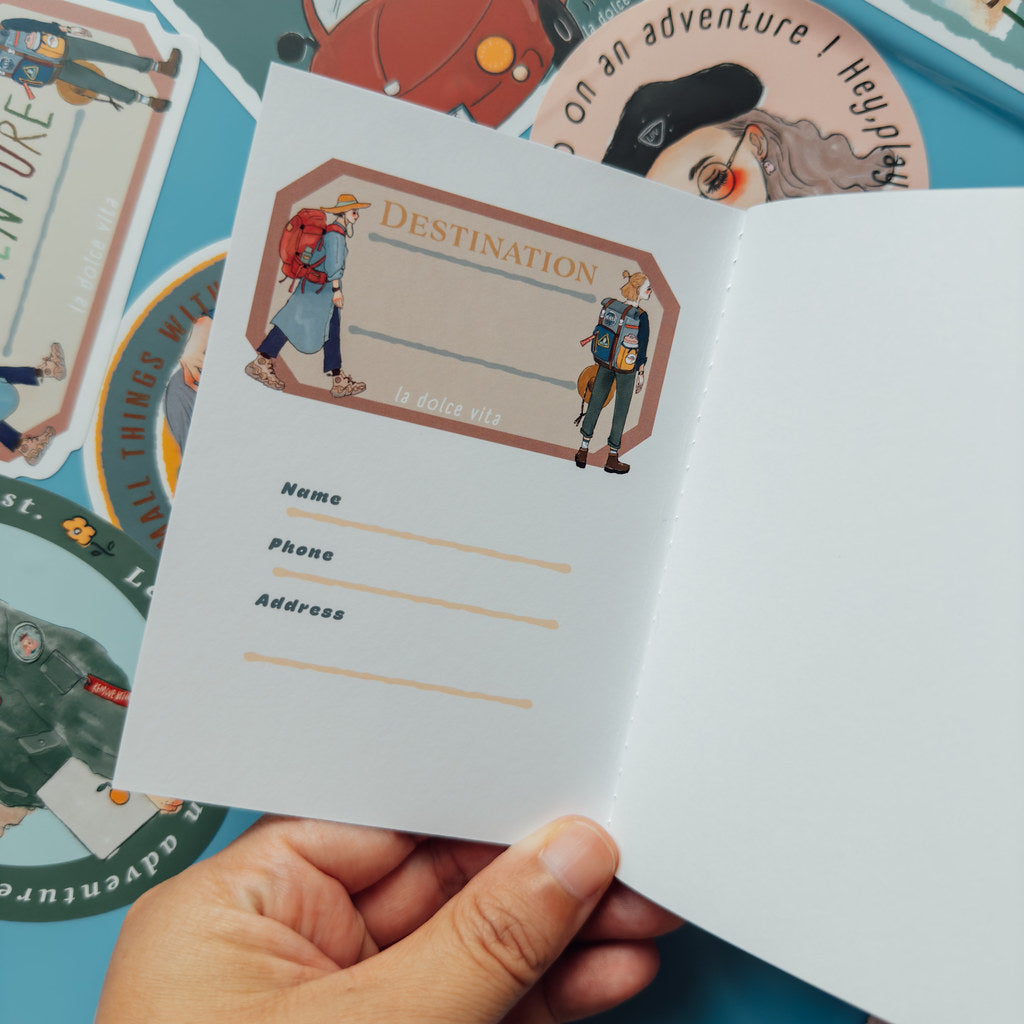 La Dolce Vita - Travel Agency Passport Size Notebook
The distance is a place we haven’t started yet.
As long as you set off, no place is truly far away.
48 pages in total.
Paper: Bird of Paradise
Binding: thread binding
Size: 88*125mm
Because the binding is thread binding, there may be threads exposed at the beginning and end.
This is a normal phenomenon and does not affect use.