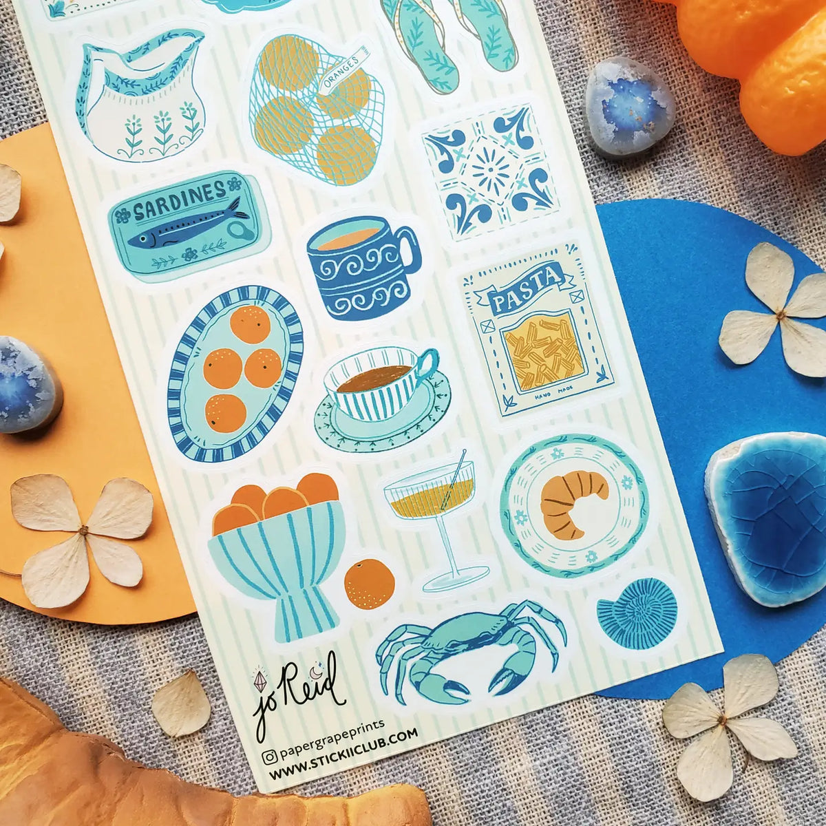 🩴🍊 @papergrapeprints is serving up a sun-soaked spread of seaside favorites, and we’ll take one of everything! Bright oranges, sardines, pasta, pretty ceramics, hydrangeas, and that perfect blue crab come together in a dreamy mix of coastal color and vacation-day charm. Add flip-flops, something cold to sip, and absolutely zero plans. Art by: @papergrapeprints
Top Coating: None
Adhesive Layer: Paper
Backing Layer: Clear PET
6.69" x 3.54".
Weight - 0.03lbs
1 sheet included