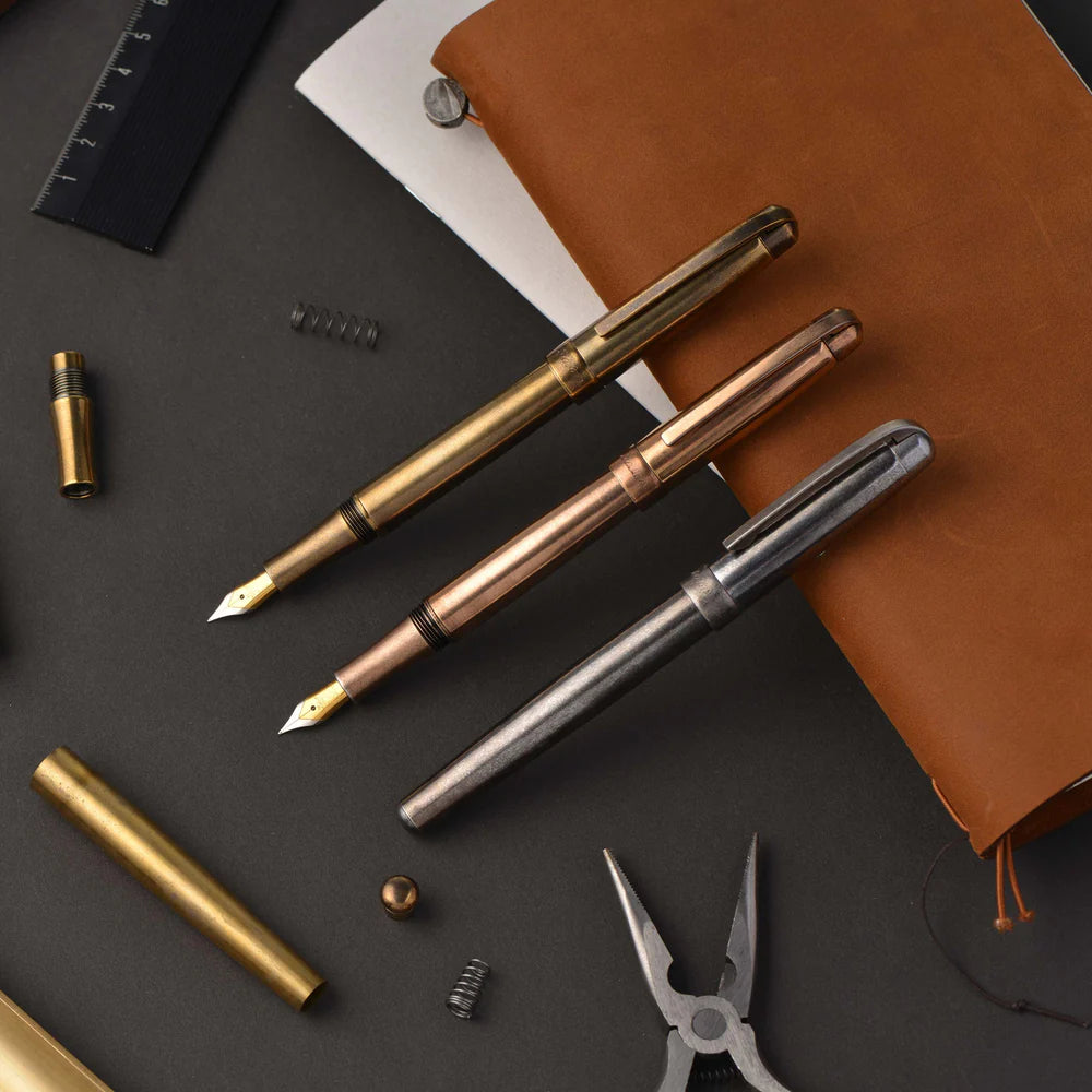 It has a "Distressed" or "aged" color and brings an elegant retro look, which earns a global favor among those who have favor on handwriting.
It has an excellent weight balance that provides a comfortable writing experience.
Sleek, spring-loaded pocket clip for secure carrying.