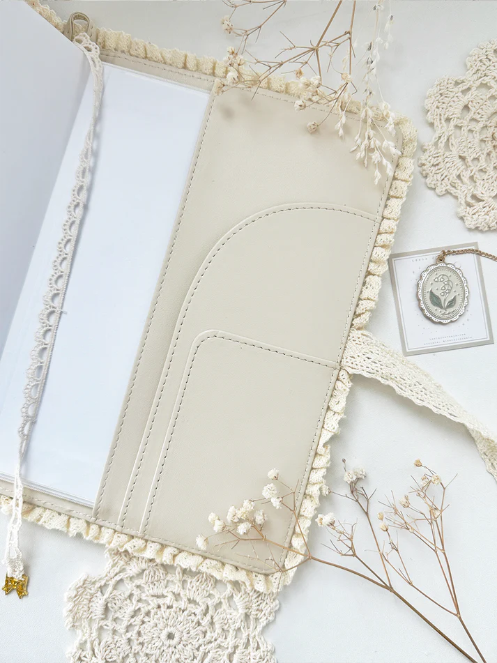 teddy bear notebook cover. sewn together with careful craftsmanship. cover is beige, soft, & plush. it feels cozy & comfy, like cuddling with a teddy bear in your pjs. lined with lace ruffles for that extra romantic touch. meant to protect your notebooks & a keepsake for your beloved stationery :)
♡ size: standard B6 - around 127mm x 175mm (give or take a few mm) - reach out for your specific notebook! i will measure for you <3
♡ compatible with: all B6 sized leelajournals noteboo