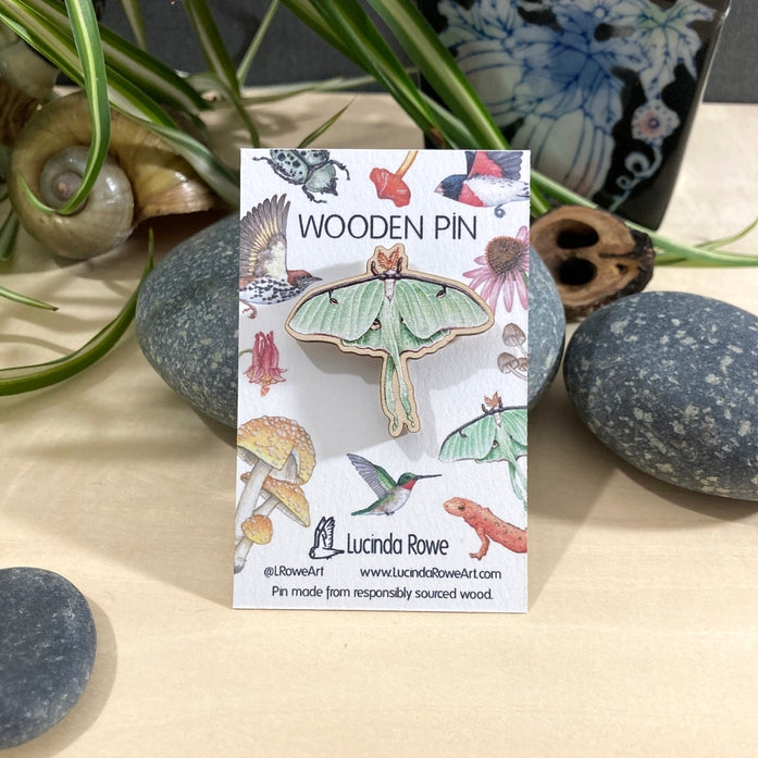 Pin de madera de polilla Luna