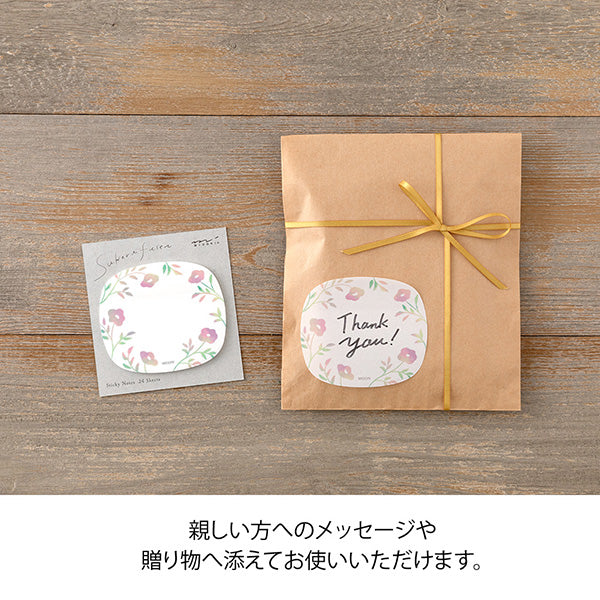 The "Pink Floral" is an elegant design that utilizes watercolor flowers to add an organic touch to your everyday notes.
The sticky notes are made of paper that retains a texture rather than tracing paper, and is faintly transparent.
Includes 24 notes in each package