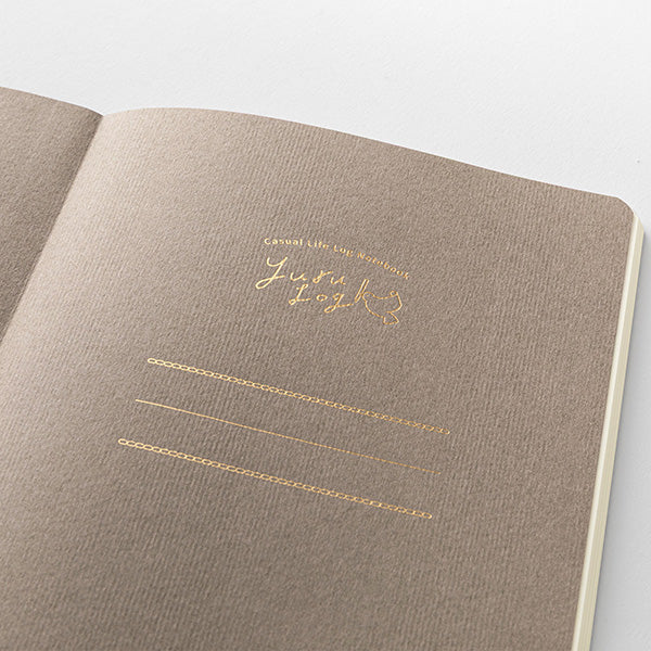 Yuru Log is a notebook series that allows anyone to easily keep a record of their daily lives in a "loose and fun" way. Yuru means Relax and Log stand for Record. It is perfect for people who want to enjoy recording their daily lives while decorating their notebooks or diaries but are not good at layout or drawing, or for beginners who are interested but find it difficult to get started.
The "floral pattern" design was created by Yui Okumura, known for its refreshing transparency and delicate use of color