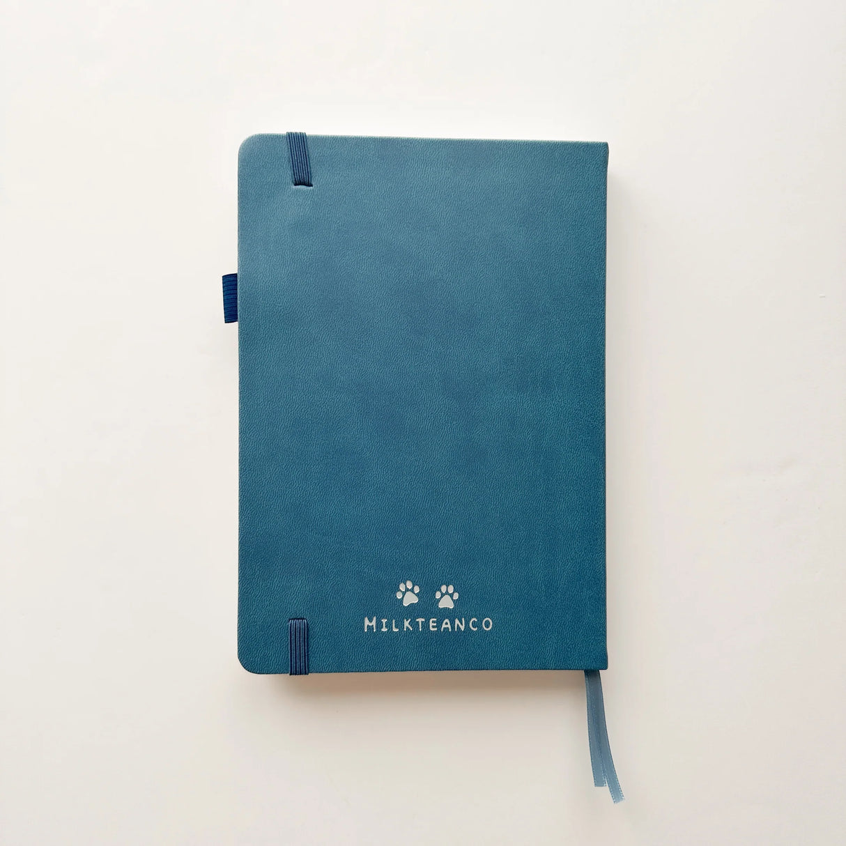 Jiji The Cat Journal in Ocean Blue with Holographic Edges and Logo 🌊✨
Product Details:
Size: A5 (5.70 x 8.26 inches)
160 Dotted Grid Pages (5 x 5 mm)
2 Bookmarks
Elastic Band and Pen Holder
Expandable storage compartment