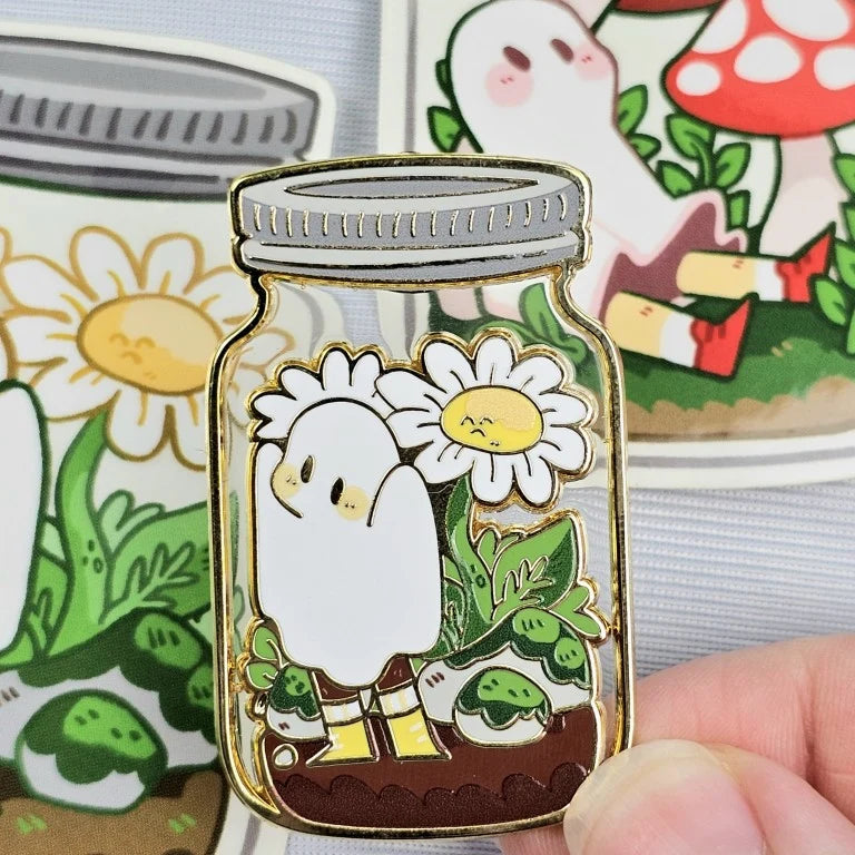❤ Daisy Ghost In A Jar Pin ❤
This adorable enamel pin is perfect for your backpacks, jackets/denim jackets, purses, ITA bags, lanyards, and more!
____________
Size: - 1.5 x 2"