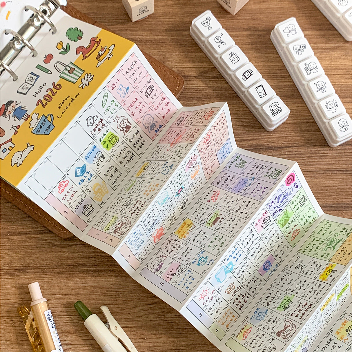 Molinta - 2026 Calendar A6 Personal Inner Page
Plan your year with this 2026 A6 Calendar insert! This calendar page includes all 12 months of the year dated. This insert allows you to see one month at a time or unfold it to see your entire year at a glance!
Unfolded Dimensions: 605mm x 170mm
Material: 120g white kraft paper
1 Piece