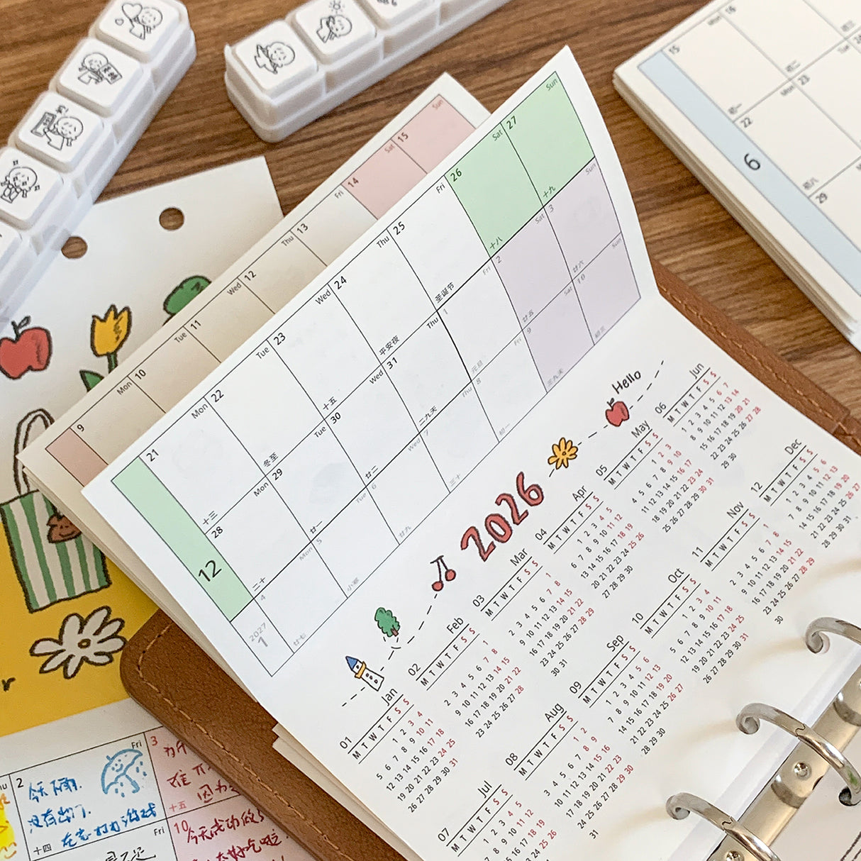 Molinta - 2026 Calendar A6 Personal Inner Page
Plan your year with this 2026 A6 Calendar insert! This calendar page includes all 12 months of the year dated. This insert allows you to see one month at a time or unfold it to see your entire year at a glance!
Unfolded Dimensions: 605mm x 170mm
Material: 120g white kraft paper
1 Piece