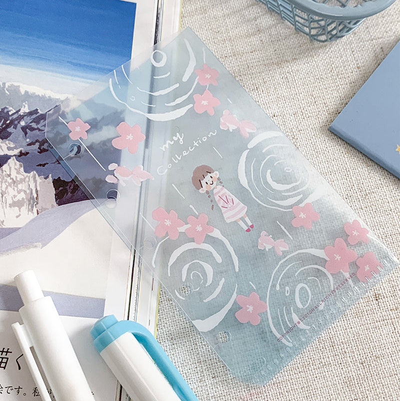 Molinta - Cherry Blossom Rain M5 Loose Leaf Storage Folder
Store all your little vinyl stickers, sticker flakes, memo sheets, and scraps used for journaling in this folder and retrieve it whenever you need conveniently in your binder!
Specifications: 67mmx110mm
Material: Cast PP