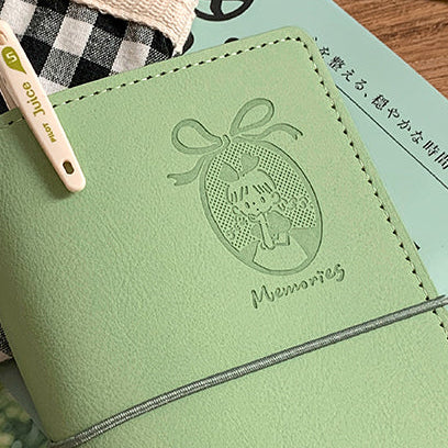 Molinta - Green A6 Six Ring Binder Cover
A compact A6 six ring binder from Molinta, designed for everyday notes, lists, and creative planning. Lightweight and easy to carry, it’s an ideal companion for quick thoughts, reminders, and daily jotting.
Specifications: 110mm x 190mm
Sanded PU Leather, soft feel, durable and resistant
Inserts not included