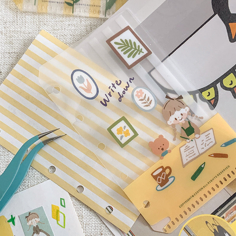 Molinta - Makes a Notebook M5 Loose Leaf Storage Folder
Store all your little vinyl stickers, sticker flakes, memo sheets, and scraps used for journaling in this folder and retrieve it whenever you need conveniently in your binder!
Specifications: 67mmx110mm
Material: Cast PP