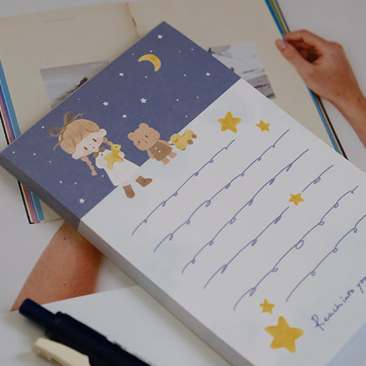 Molinta - Under the Moon A7 Notepad
Enjoy 50 sheets of this adorable design of stars and moonlight in a notepad! It can be personalized with hole punches to add to your binder or be pasted in your notebook to brighten up your pages.
Specifications: 80mmx120mm
Material: 100g white kraft paper
Number of pages: 50