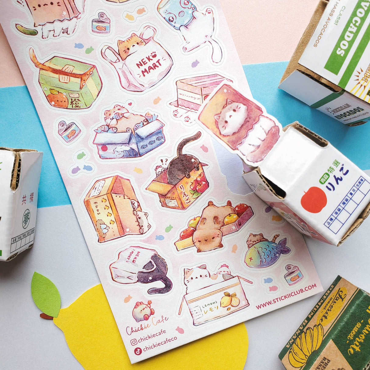 🐱📦 Filled with the cutest cats, @chickiecafe’s Neko Mart is absolutely purr-fect! These adorable furballs make themselves at home—snuggling in shopping bags, turning boxes into cozy beds, and making themselves comfy on merchandise.