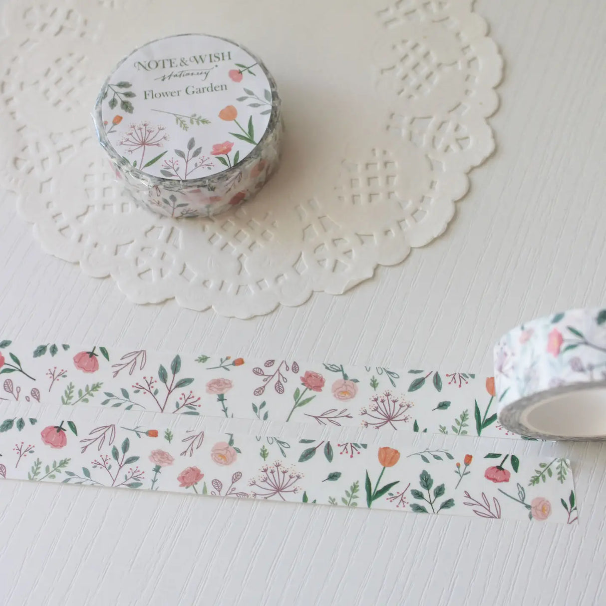 Hand drawn wildflower washi tape. Perfect for journaling and designed in the UK.
Length: 10m
Width: 15mm