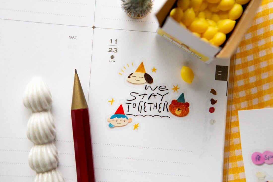 Every special day is made from small, ordinary moments.
Writing a letter, brewing a cup of tea,
a warm little phrase, or an afternoon spent doing nothing—
each one becomes a tiny mark that makes the day feel different.