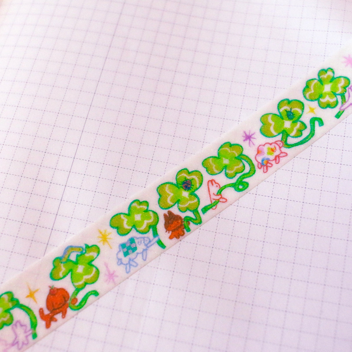 Odd Rabbit - Clover Parade Glitter Washi Tape
15mm x 10m glitter washi tape.
Great for journaling, scrapbooking and sending letters! 