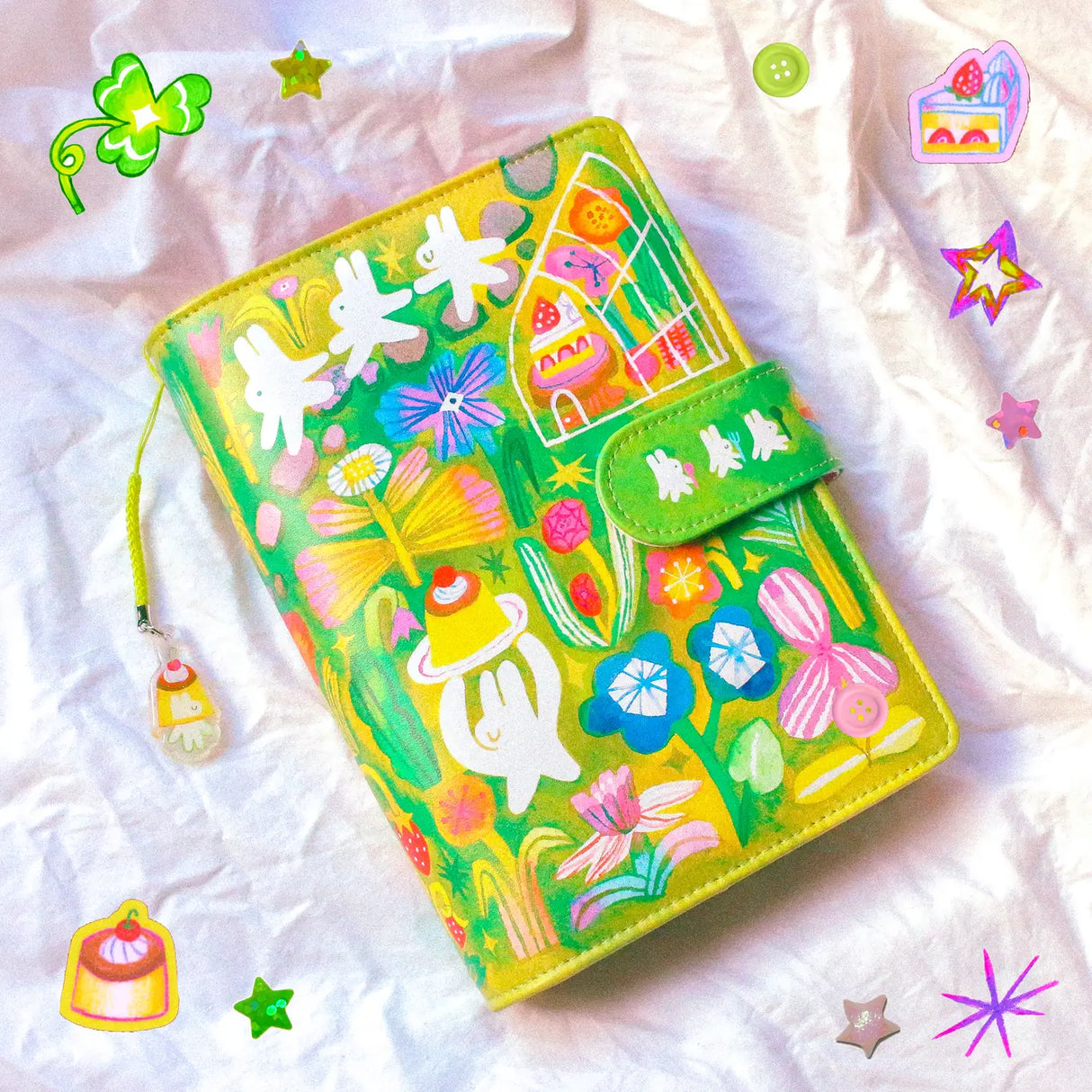 This is a A6 six ring binder that measures 14 cm x 19 cm when closed! It includes interior pockets for extra storage and a hole on the spine for charms.
This binder is great for storing stickers, sticker packs, note cards, photo cards, pet tape loops, ephemera and small sticker sheets. They can also be filled with paper and used as a notebook or journal.