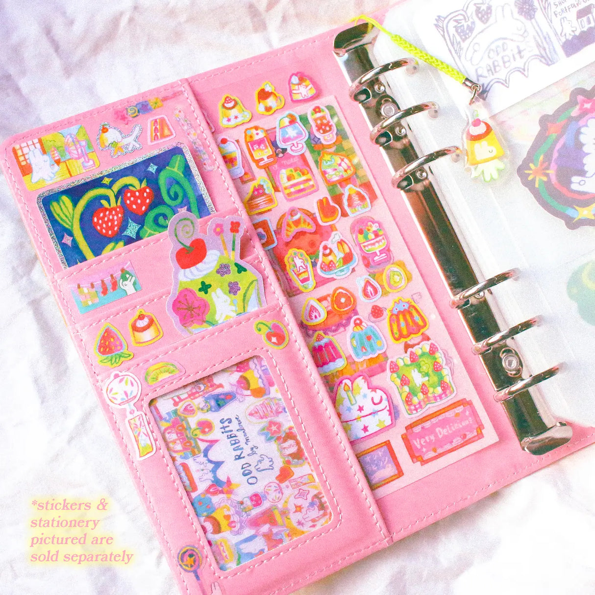 This is a A6 six ring binder that measures 14 cm x 19 cm when closed! It includes interior pockets for extra storage and a hole on the spine for charms.
This binder is great for storing stickers, sticker packs, note cards, photo cards, pet tape loops, ephemera and small sticker sheets. They can also be filled with paper and used as a notebook or journal.