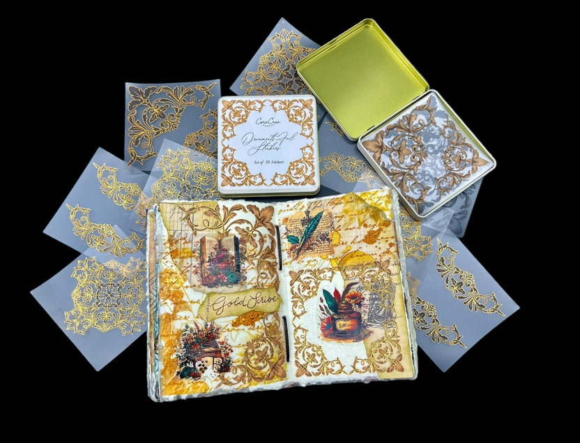 Caja de hojalata con pegatinas de papel de aluminio y adornos