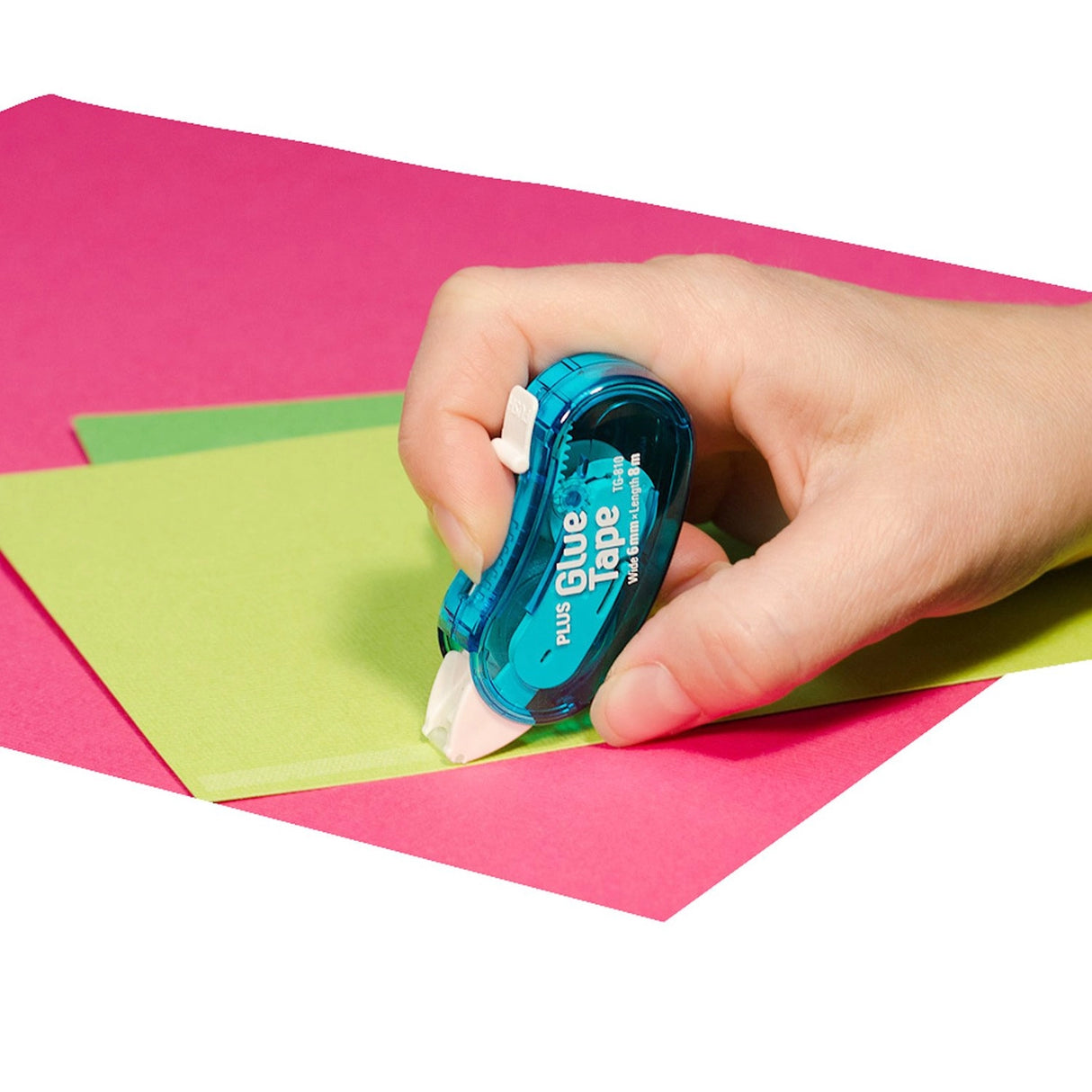 The Bean is a compact, easy-to-use glue tape perfect for your adhesive needs. With its strong adhesion, this permanent glue tape ensures your projects stay secure.
The retractable tape head and cover are designed to protect the glue tip when not in use, keeping it clean and ready for your next application.
Whether you're a student or a professional, this glue tape is a perfect addition to your supplies. its compact size makes it easy to throw in a drawer or carry with you anywhere ensuring you have