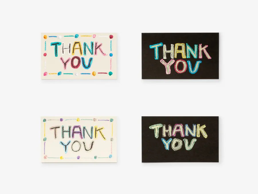 The Dual Metallic is a playful ballpoint pen with two sparkles in one line.
Because the ink and glitter colors are different, they produce colors that can be seen depending on the angle of light and the color of the background.
White paper has a delicate shimmer, and black paper has a deep, fantastic brilliance. With just one pen, you can create a variety of expressions that attract the viewer's heart.
It is finished in a set case made of paper material with a glittering hologram finish. Inside the case, t