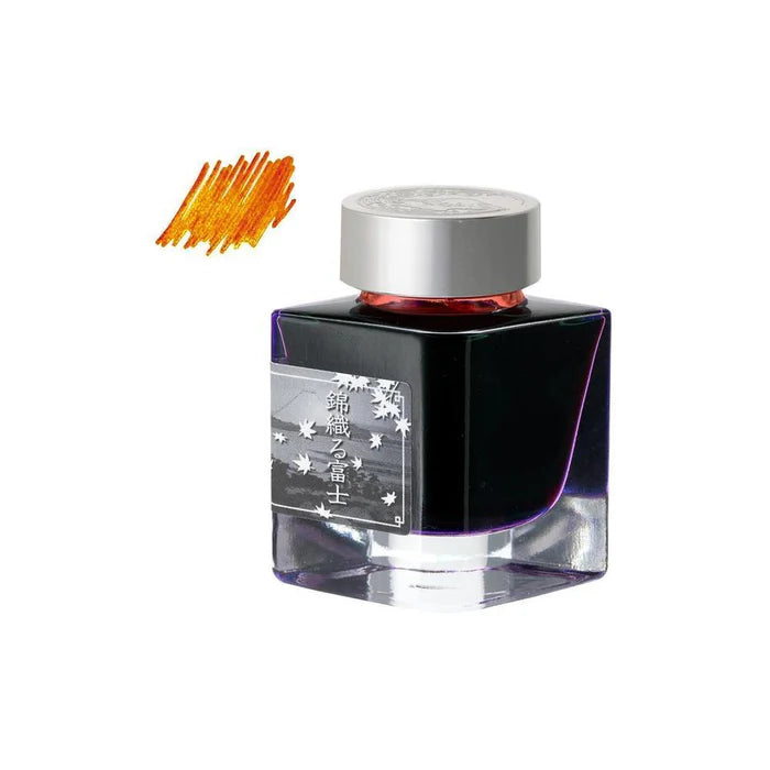 The Platinum Fountain Pen flagship model, #3776 Century, was released to commemorate the launch of the “Fuji Five Lakes Series (2011-2016),” which skillfully depicts the seasonal scenery of Mount Fuji on the body using advanced engraving techniques. Inspired by the beautiful scenery created by the interplay of Mount Fuji and the clouds surrounding it, the “Fuji Cloud Scenery Series” debuted with the concept of expressing that image through various decorative techniques.