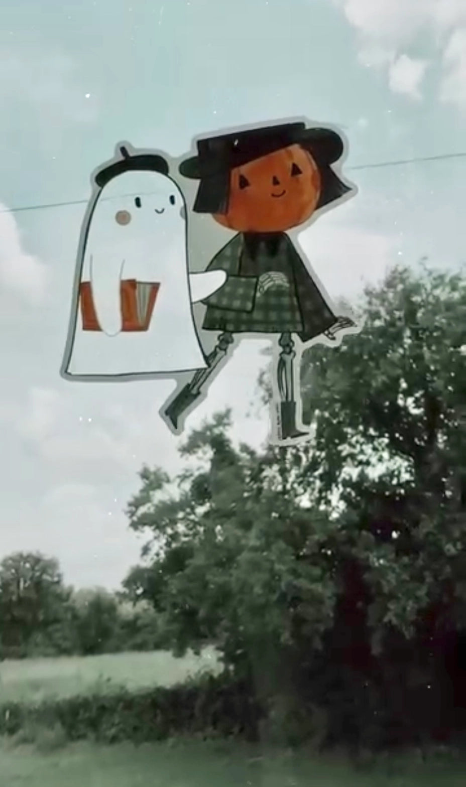 These little cuties want to come along with you and be your new friends and lurk in your closet at night. This sticker is quite large at 4" tall. Spice (the ghost) is clear! Put them on a water bottle or your car window so they look like they're traveling with you!
Vinyl and water resistant, looks great on water-bottles or notebooks or laptops