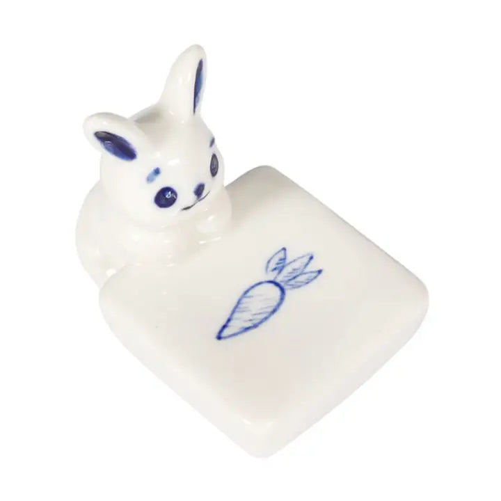 These cute ceramic rests are a perfect stationery addition to your desk! Use them for pens, paint brushes, or take them to your kitchen as a chopstick rest!