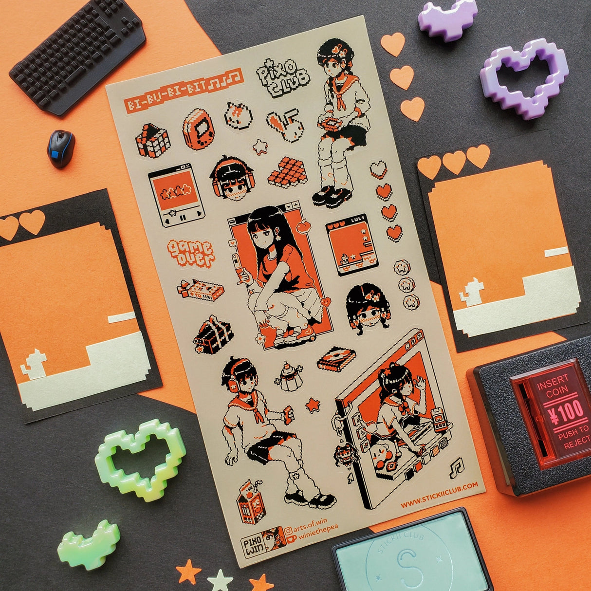 🕹️🧡 BI-BU-BI-BIT! Power up with @arts.of.win’s pixel-perfect dream squad, where retro vibes and arcade hearts collide. From handheld consoles and chunky headphones to rhythm-game screens and snack breaks mid-level, this crew is living life one extra life at a time. Whether you’re grinding for high scores or just vibing with your favorite chiptune, these stickers are a total game over (in the best way).
Art by: @arts.of.win
Top Coating: None
Adhesive Layer: PVC (plastic)
Backing Layer: Clear PET
6.69" x