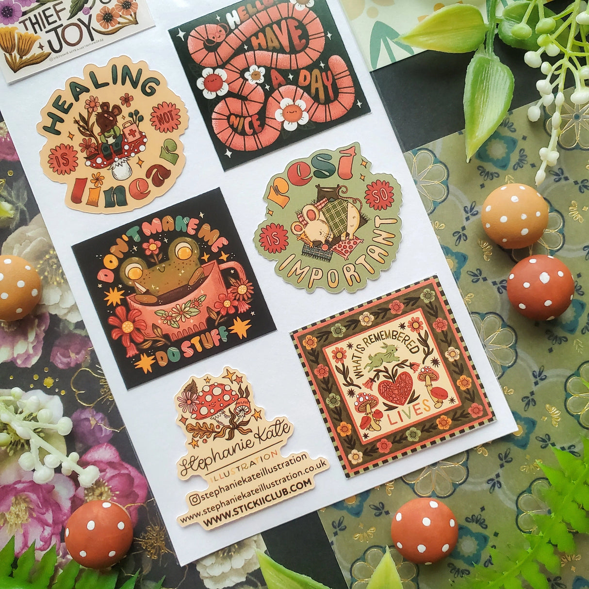 🌼 Boost your mood and hype yourself up with this feel-good sheet by @stephaniekateillustration! Packed with affirmations and retro vibes, these designs are here to remind you that rest matters, healing isn’t linear, and that ✨ you’re doing great, sweetie ✨
Art by: @stephaniekateillustration