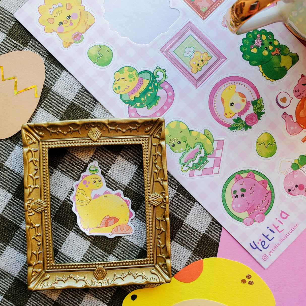 💕🦖 Although they may be large and mighty, this lovable set of dinosaurs by @yetitia.illustration is bursting with cuteness! From munching on cookies to having a tea party, who wouldn’t want to befriend these darling dinos?