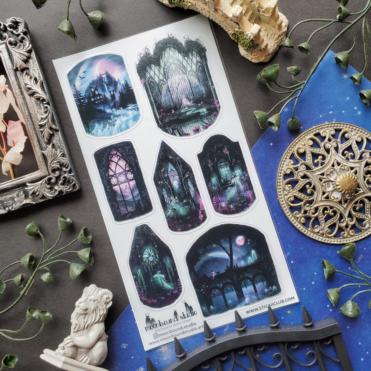 🕸🏰 Enter a dreamworld where moonlight rules and ghostly vibes bloom! In @moonbound.studio’s hauntingly beautiful set, gothic windows glow, enchanted gardens come alive, and mysterious maidens wander through glowing forests - just kidding, it’s us and we are living our best magical life, weeeee!