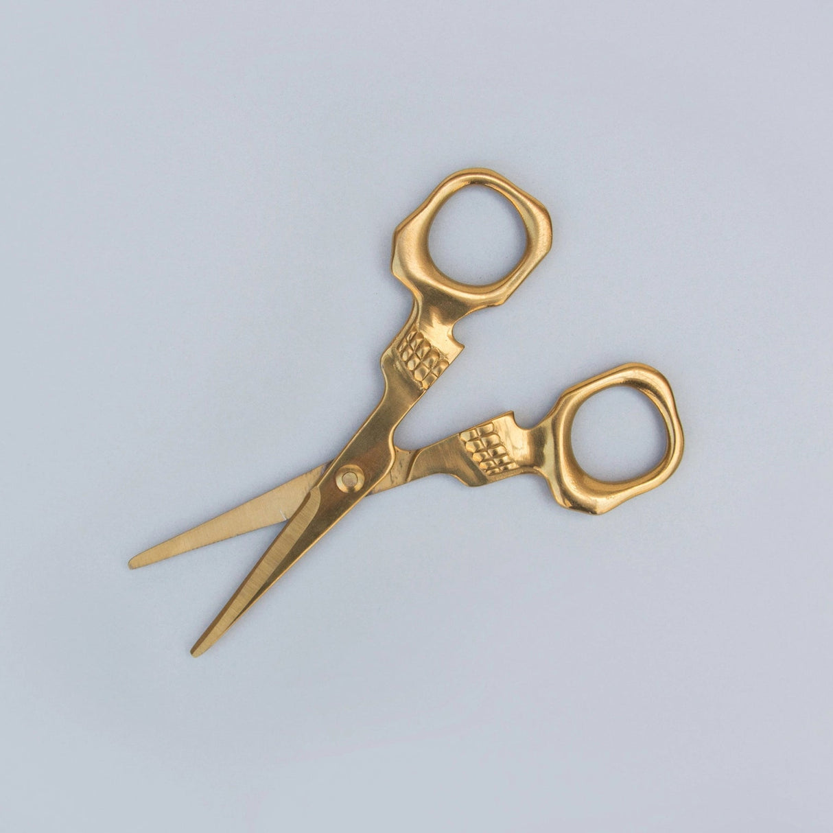 SUCK UK Skull Scissors
Shockingly sharp stainless-steel scissors with a brass finish. From hair-raising haircuts to creepy paper crafts, these heavy-duty general use scissors are both handy and haunting in equal measure. For all eerie everyday tasks, these handy and haunting scissors are tough yet precise. Truly multipurpose, use them to trim your plants, snip your needlework, or even groom your facial hair. Durable stainless steel blades and full metal construction allows them to cut through fabric, paper