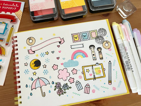 A clear stamp created in collaboration with Rainbowholic "Kawaii Journaling". Rainbowholic rainbows, Sakuralala cherry blossoms, notebooks and pencils, stamps and labels... It is packed with stamps that will be a cute accent for your notebook or journal. Please try to make a cute journal!