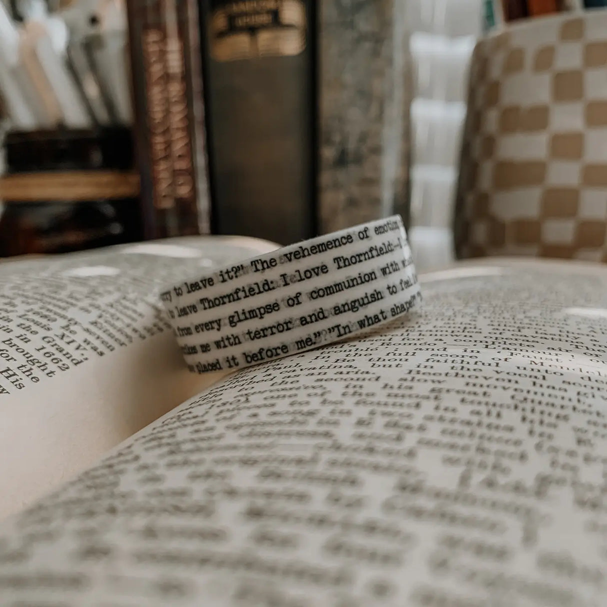 Washi tape inspired by Jane Eyre
15mm x 10m
color may vary slightly from your monitor
made in-house and handled with cozy care